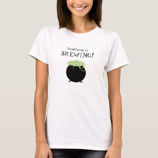 Halloween Ketel Heksensoep Er Broeit Iets T-shirt (Voorkant)