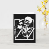 Halloween koffie drink skeletschedel kaart (Gele Bloem)