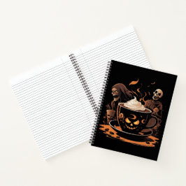 Halloween-koffiekunst – griezelige latte met skele notitieboek