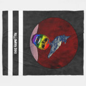 Halloween Kraai op Schedel in Regenboog Vlag Kleur Fleece Deken (Voorkant (Horizontaal))