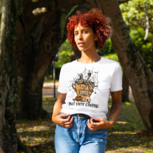 HALLOWEEN MAAR EERSTE KOFFIE DRINK SKELET T-SHIRT