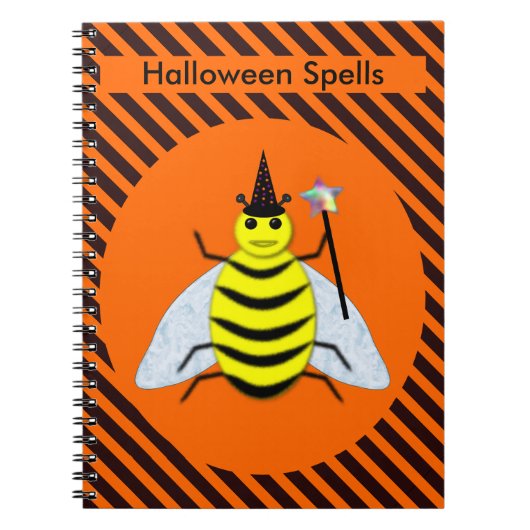 Halloween Magic Bee Witch Oranje en Black Stripes Notitieboek (Voorkant)