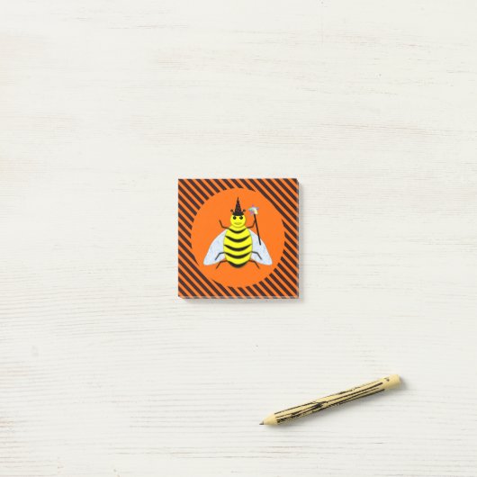 Halloween Magic Bee Witch Oranje en Black Stripes Post-it® Notes (Op bureau)