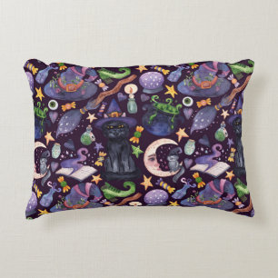 Halloween magie: donker handgetekend patroon. accent kussen