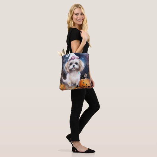 Halloween Malti Tzu met pompoenen eng Tote Bag (Op model)