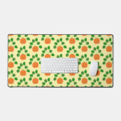Halloween Monstera Plant in Pumpkin Patterned Bureaumat (Keyboard & Muis)