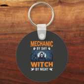 Halloween monteur overdag heks 's nachts sleutelhanger (Voorkant)