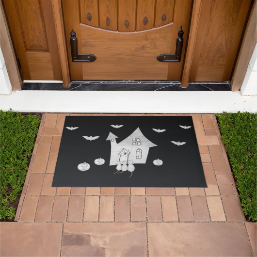 Halloween nacht met spookhuis, vleermuizen, pompoe deurmat (Buiten)