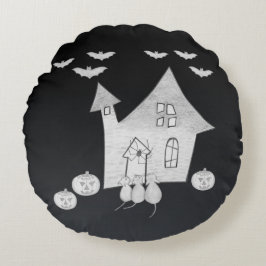 Halloween nacht met spookhuis, vleermuizen, pompoe rond kussen