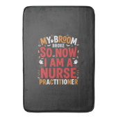 Halloween Nurse Practitioner Bezem Gebroken Ontwer Badmat (Voorkant Verticaal)
