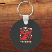 Halloween Nurse Practitioner Bezem Gebroken Ontwer Sleutelhanger (Voorkant)