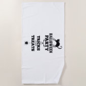 Halloween party gaat niet alleen over trucjes grap strandlaken (Voorkant)