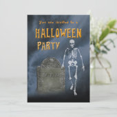 Halloween Party Skeleton en oude grafsteen Kaart (Staand voorkant)