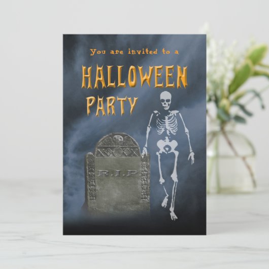 Halloween Party Skeleton en oude grafsteen Kaart (Staand voorkant)