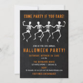 Halloween party Skeletons dansend chalkboard Kaart (Voorkant)