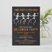 Halloween party Skeletons dansend chalkboard Kaart (Staand voorkant)