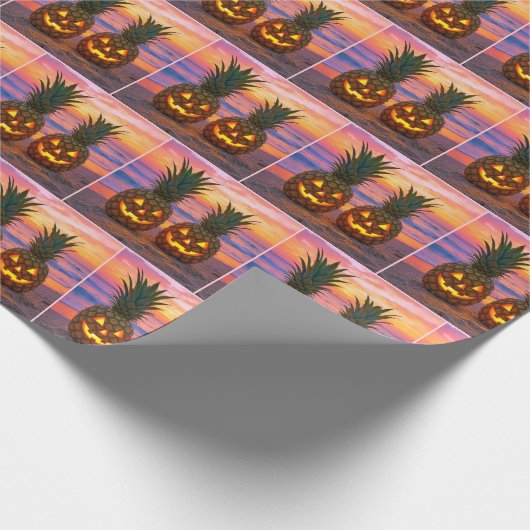 Halloween Pineapple Jack-o-lanterns On a Beach Cadeaupapier (Hoek)