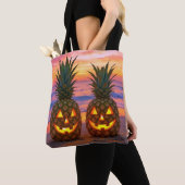 Halloween Pineapple Jack-o-lanterns On a Beach Tote Bag (Dichtbij)