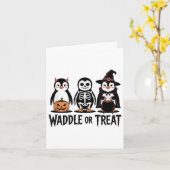 Halloween Pinguïn Trick Of Waddle Spooky _ Kaart (Gele Bloem)