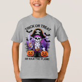 Halloween Pirate Trick or Treat or Walk the Plank T-shirt (Voorkant)