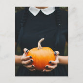 Halloween pompoen meisje zwarte jurk feestdagenkaart (Voorkant)