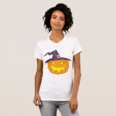 Halloween pompoen met een heks Pet vrouwen T-shirt (Voorkant volledig)