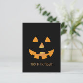 Halloween pompoen op zwarte achtergrond briefkaart (Staand voorkant)