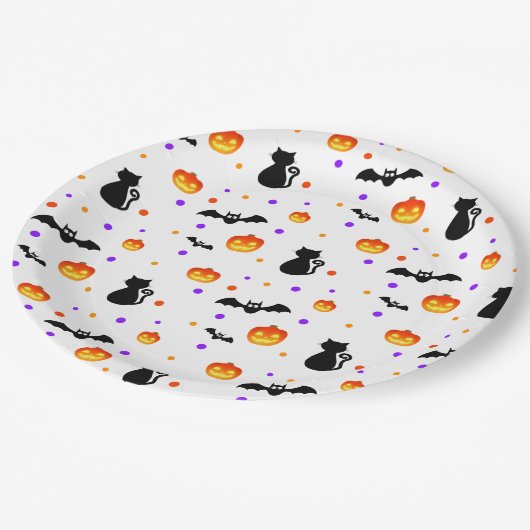 Halloween pompoenen, vleermuizen en katten op wit papieren bordje (Gekanteld)