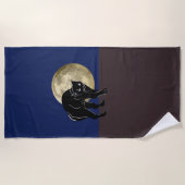 Halloween Prowling Black Cat op een Volle Maan Strandlaken (Voorkant)
