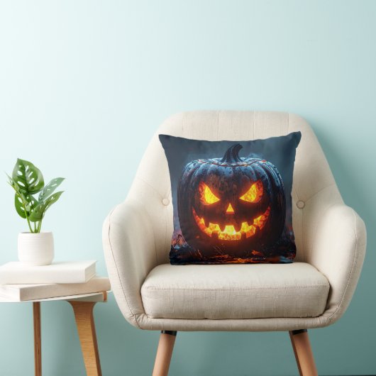 Halloween pumpkin lantern with glowing eyes, dark kussen (Stoel)