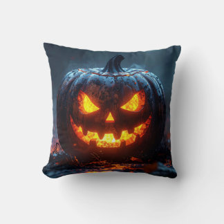 Halloween pumpkin lantern with glowing eyes, dark kussen