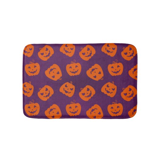 Halloween Pumpkins op Paars Achtergrondpatroon Badmat (Voorkant)