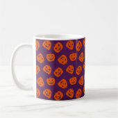 Halloween Pumpkins op Paars Achtergrondpatroon Koffiemok (Links)