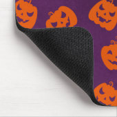 Halloween Pumpkins op Paars Achtergrondpatroon Muismat (Hoek)