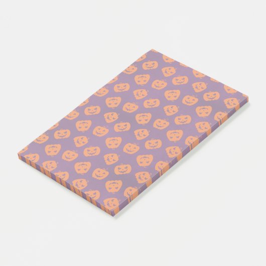 Halloween Pumpkins op Paars Achtergrondpatroon Post-it® Notes (Schuin)