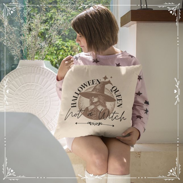 Halloween Queen, geen heks Kussen (Halloween Queen, Not a Witch Cover from The Beekeeper Store)