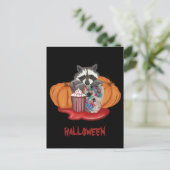 Halloween Raccoon met schedel en pompoenen Feestdagenkaart (Staand voorkant)