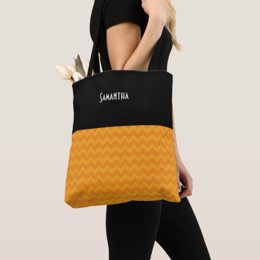 Halloween Retro Bright Oranje Chevron Black naam Tote Bag (Dichtbij)
