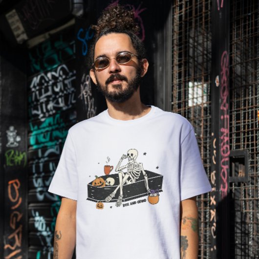 HALLOWEEN RISE & GRIND SKELET IN EEN KIST T-SHIRT