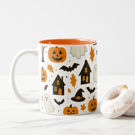 Halloween Scary Pattern – Spooky & feestelijk Tweekleurige Koffiemok (Met donut)