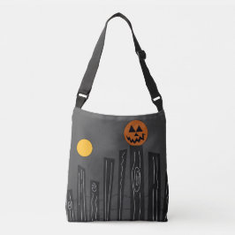 Halloween scène met pompoen, kraai en maan crossbody tas