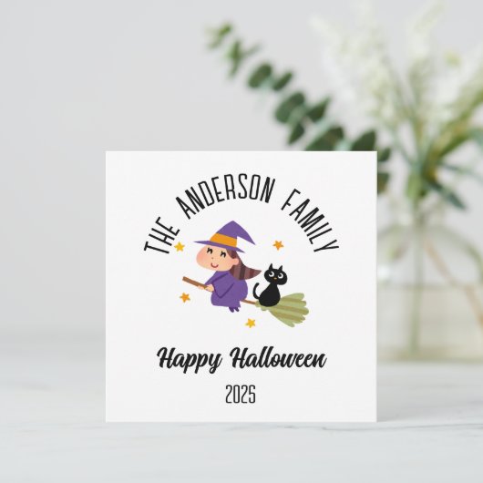 Halloween Schattigee heks op een bezem gepersonali Feestdagenkaart (Staand voorkant)