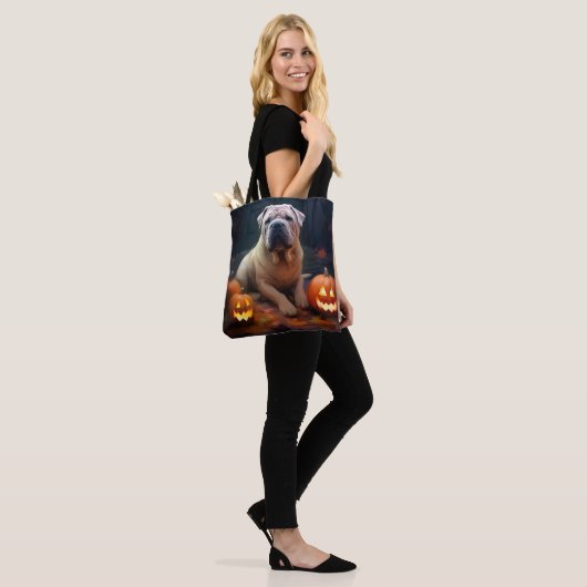 Halloween Shar Pei met pompoenen eng Tote Bag (Op model)