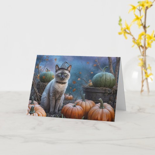 Halloween Siamese Type Kat in een Pompoenveld Kaart (Gele Bloem)