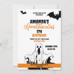 Halloween Sinaasappel en White Scary Ghost Verjaar Kaart<br><div class="desc">Halloween Sinaasappel en White Scary Ghost Birthday, als je op zoek bent naar iets speciaals bij de Halloween gelegenheid, speciaal voor een verjaardagsfeestje, dan is deze uitnodiging voor jou. Het heeft een spookachtige geest, plus verjaardagsinformatie, dus aarzel niet om het te personaliseren :) Als u problemen ondervindt bij het aanpassen...</div>