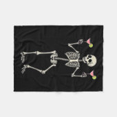 Halloween-skelet drinkt Cosmopolitan-staart Fleece Deken (Voorkant (Horizontaal))
