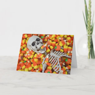 Halloween skelet in snoepmais kaart