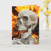 Halloween-skelet in vlammen kaart (Gele Bloem)
