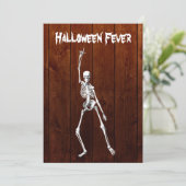 Halloween Skeleton Fever Invitation on Wood Kaart (Staand voorkant)