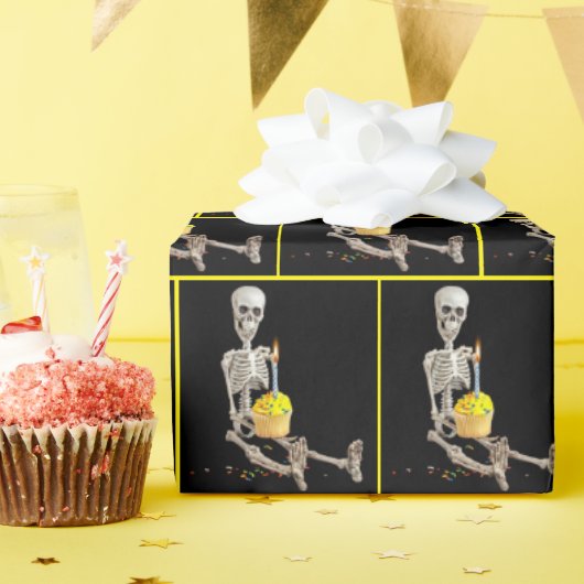Halloween Skeleton met 'Birthday Cake' Cadeaupapier (Verjaardagsfeest)